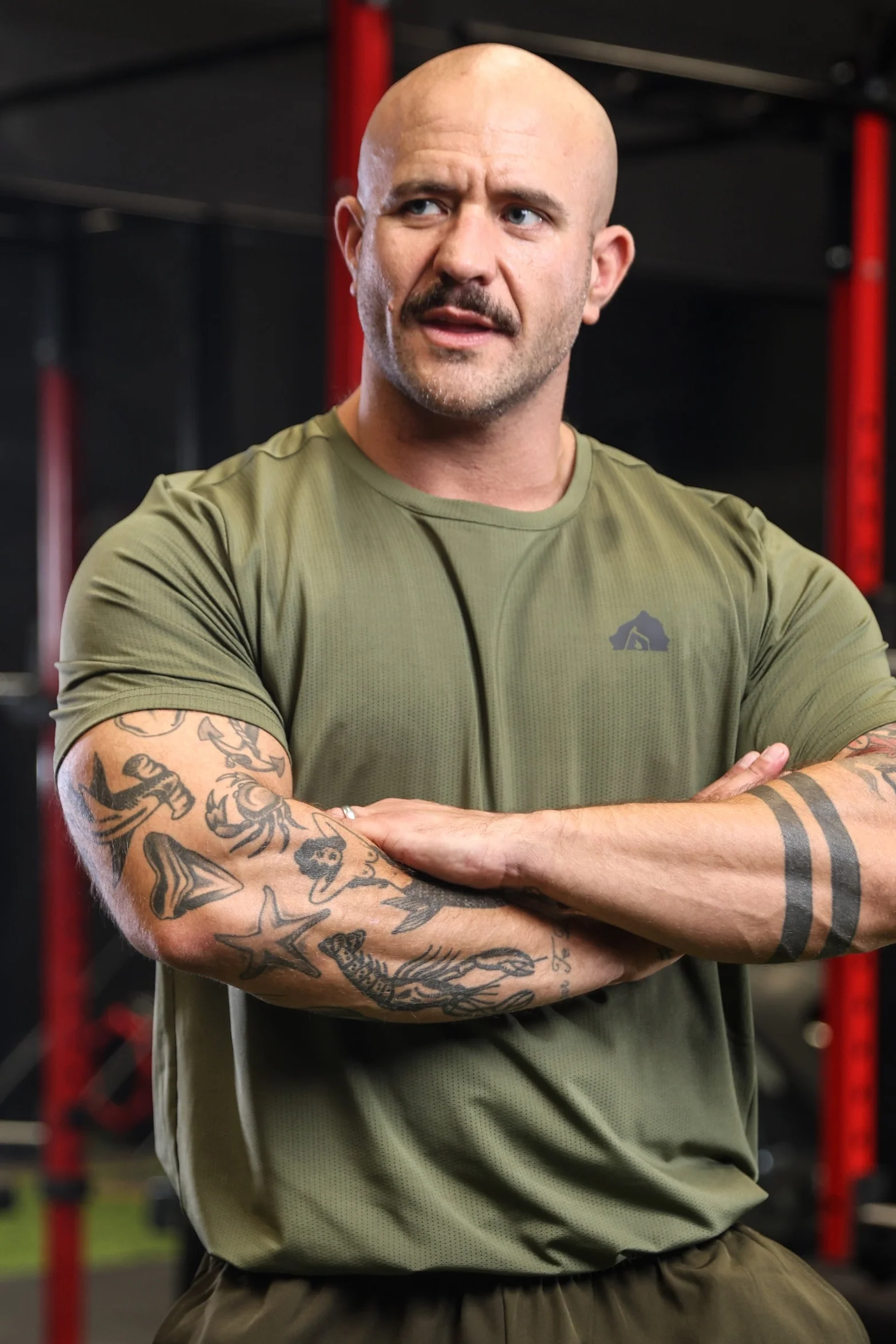 DEN x Bear Trainer Gym Tee - Olive - Image 4
